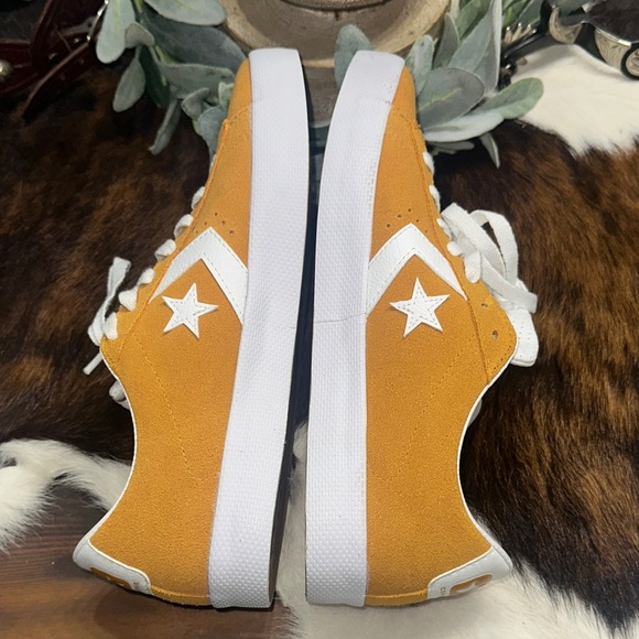 NWOT Converse mens leather Mustard Sneakers - Picture 8 of 8